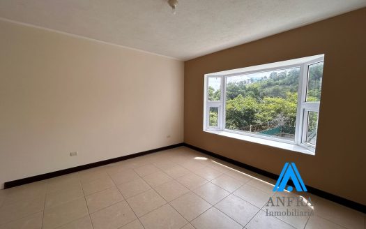 CASA EN RENTA EN HACIENDA REAL / ZONA 16