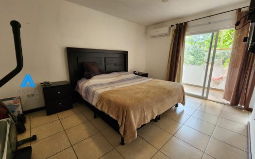 Venta de casa en Hacienda Real / Zona 16