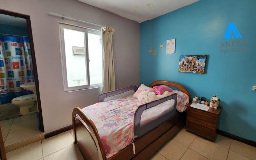 Venta de casa en Hacienda Real / Zona 16