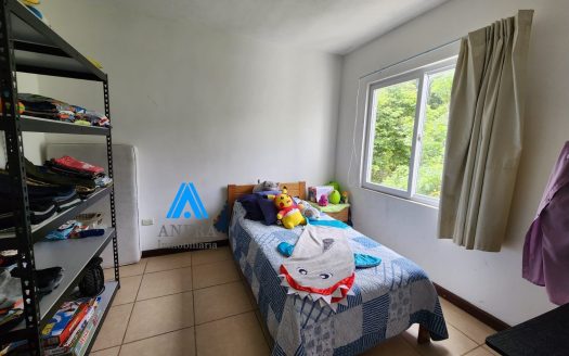 Venta de casa en Hacienda Real / Zona 16