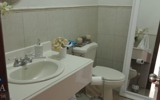 Venta de bella casa en Residencial Los Manantiales, Km 19 a San José Pinula