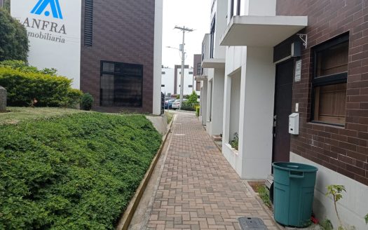 Casa tipo apartamento en venta – Condominio ALIKA, Entrada a Olmeca