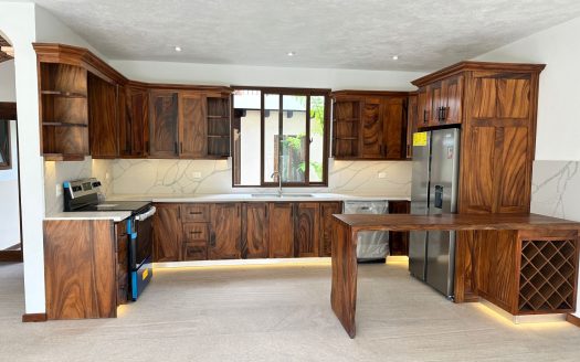 Exclusiva Casa de 4 Habitaciones en Venta