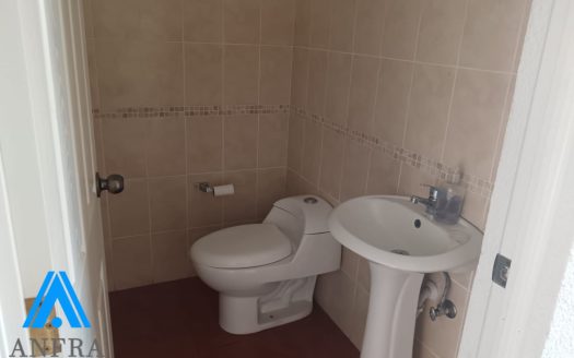 Vistas de Santo Tomás: Casa con Estudio y Balcón en Santa Lucía