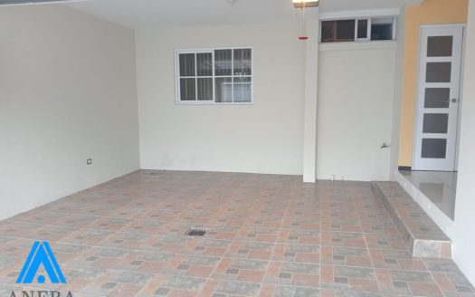 Apartamento de 2 Niveles con Jardín en San José Pinula