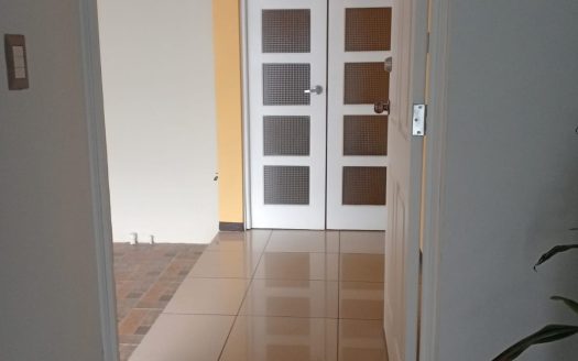 Apartamento de 2 Niveles con Jardín en San José Pinula